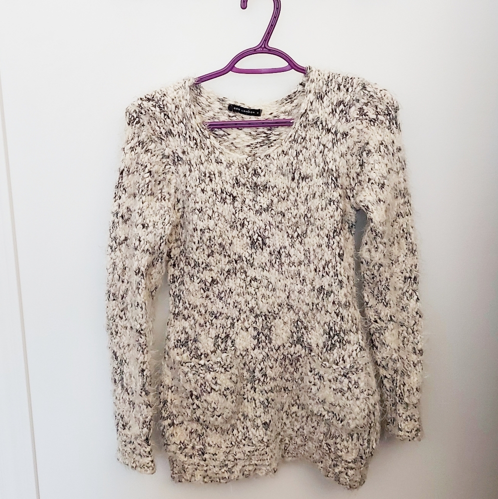 QED LONDON | FUZZY BEIGE SWEATER
